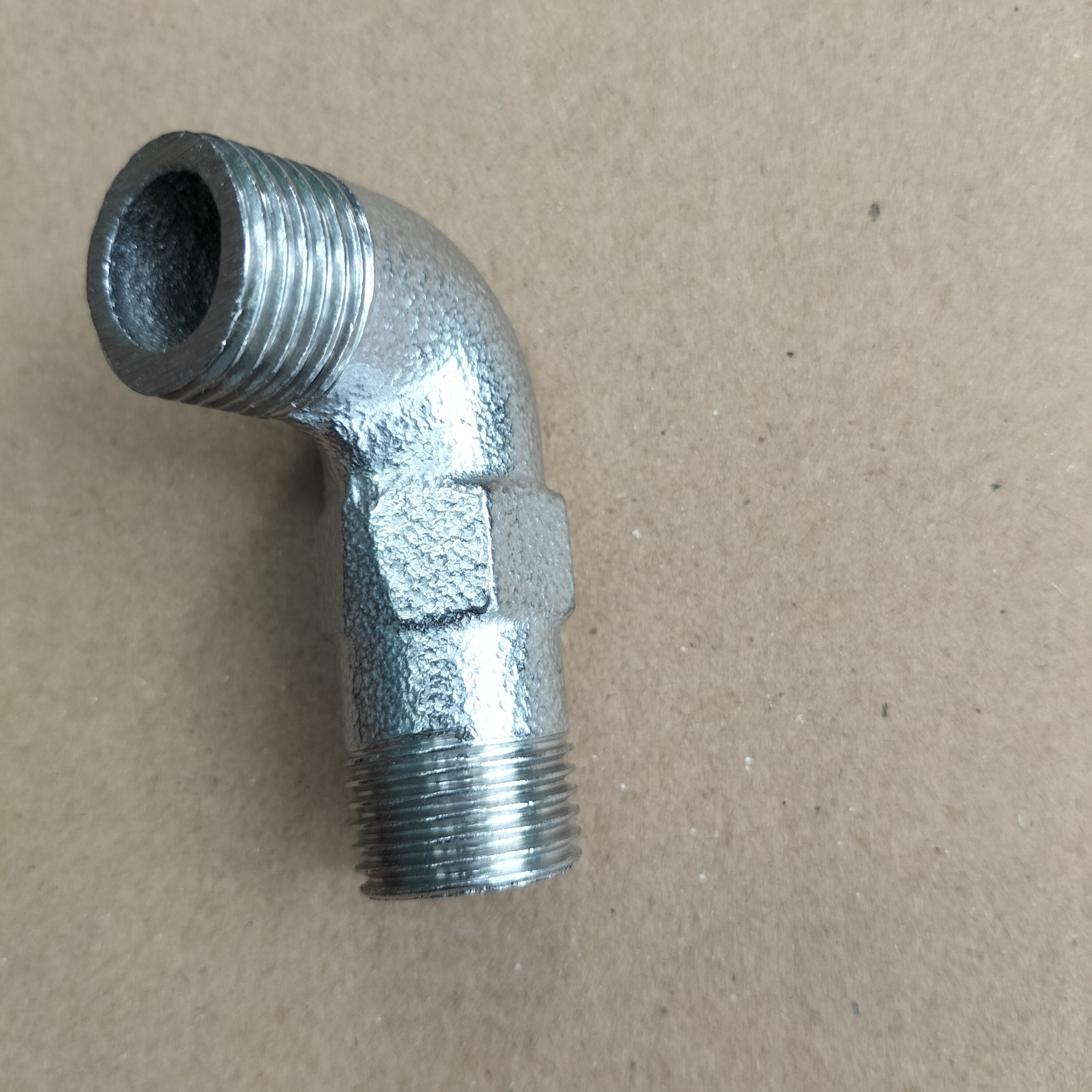 2 cái: Cút (góc) ren ngoài, loại ren 1/2 inch-21mm.