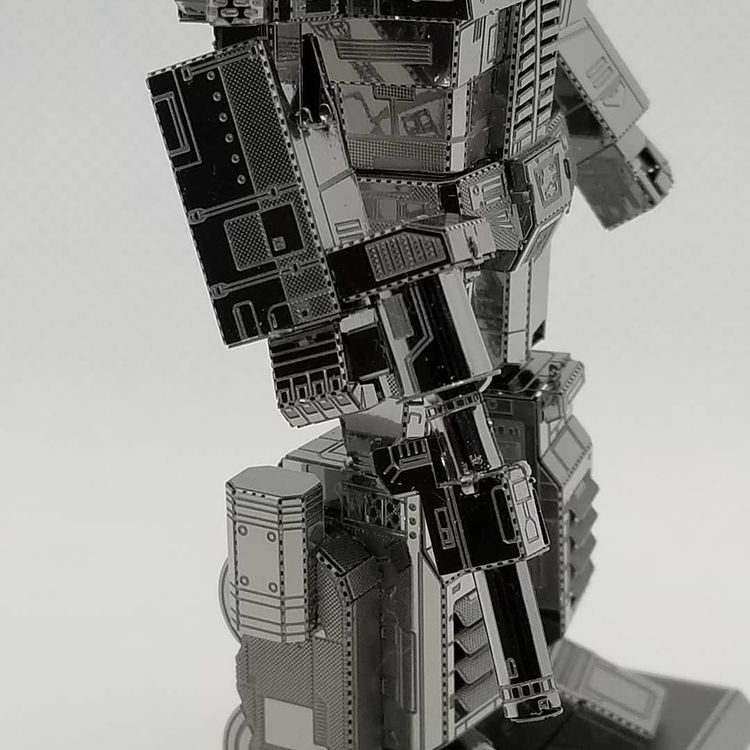 Mô Hình 3D Kim Loại Transformers Robot Optimus Prime Phe Autobot (chưa ráp)
