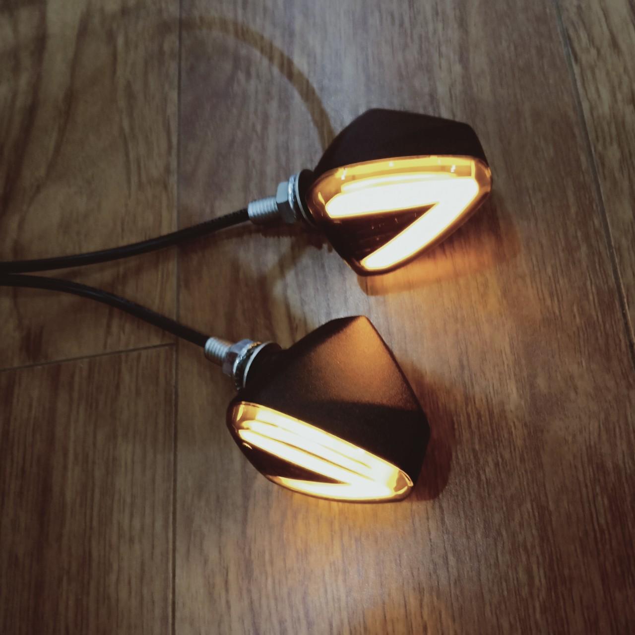 Đèn Xi nhan led hình chữ V dành cho tất cả các dòng xe máy, xe điện - A435