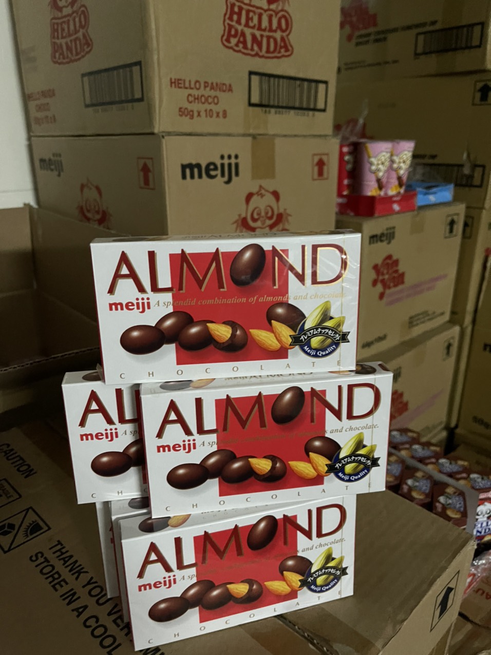 Hạnh nhân bọc Chocolate Meiji Almond 88g