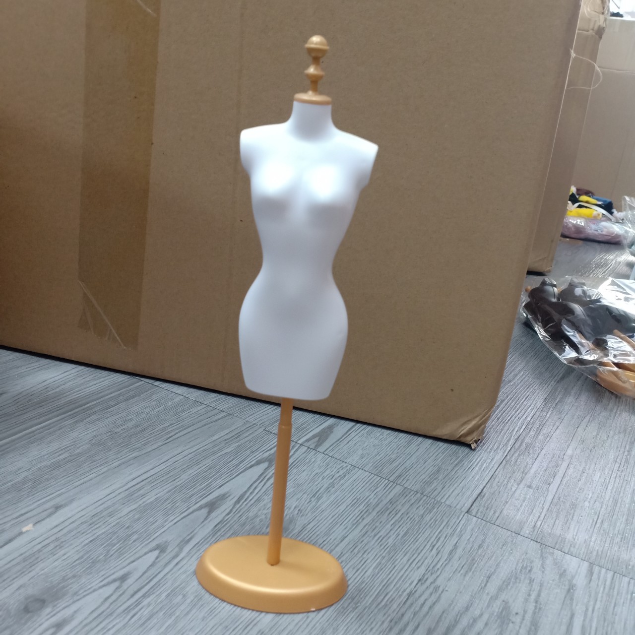 Manocanh nửa thân khung nhựa  dành cho búp bê 30cm