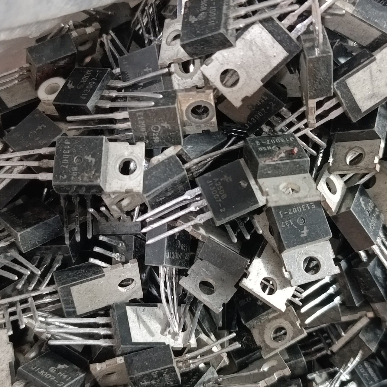 transistor 13007 J13007 E13007-2 E13007-1 kênh NPN 8A 400V THÁO MÁY