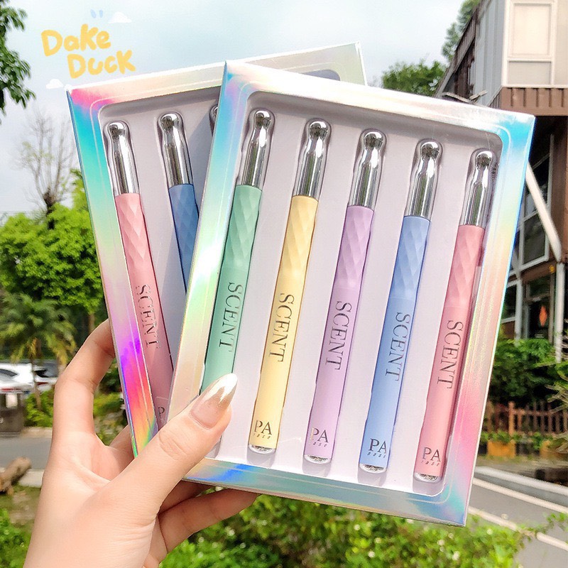 [COMBO] SET 5 Chai nước hoa dạng đầu bi lăn bám mùi siêu lâu  Hương thơm dịu nhẹ đầy lôi cuốn, giúp bạn trở nên quyến rũ hơn với mùi hương lưu giữ lâu cùng phong cách nữ tính, bay bổng, say đắm