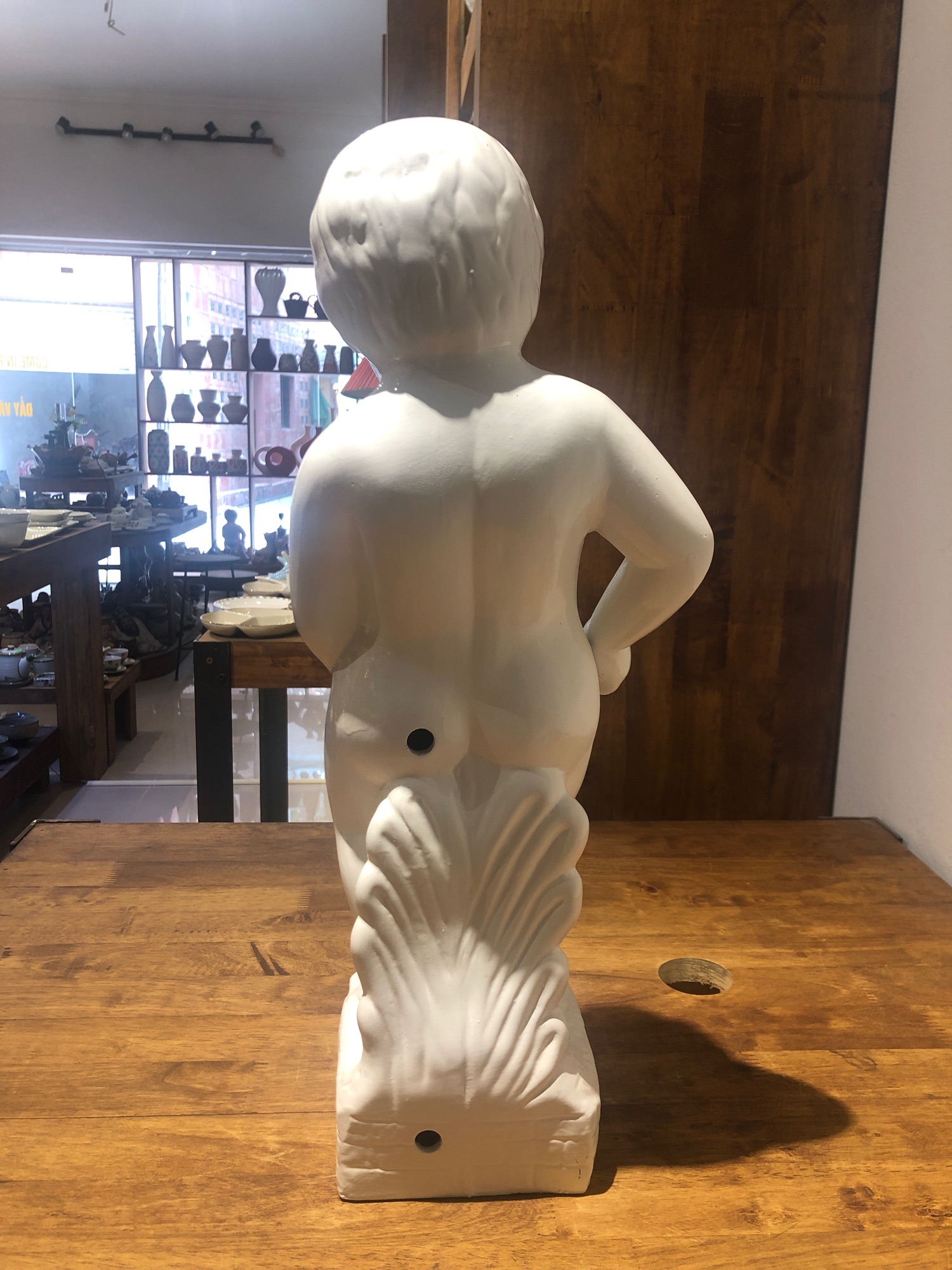 Tượng chú bé đứng tè, cao 50 cm