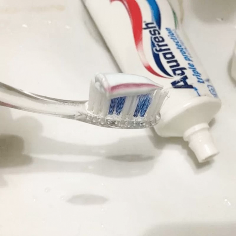 Kem Đánh Răng Aquafresh Triple Protection 140gr - Nội địa Nhật