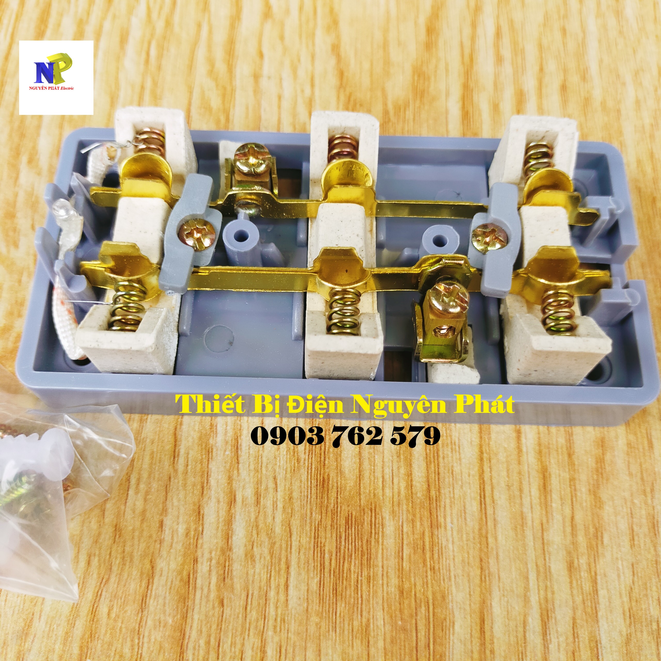 [PIPO] Ổ Cắm 3 Lổ CS6000w Siêu Chịu Tải P37 ( Có Lõi Sứ Cách Điện)