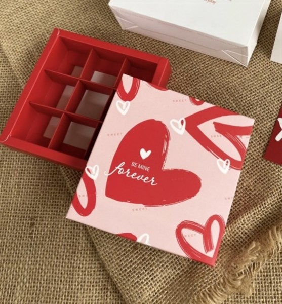 Hộp valentine 9 ô 1 tim đỏ to