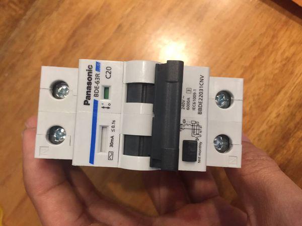 [HCM]Cầu Dao Chống Giật Panasonic RCBO 2 PHa  Loại 20A( BBDE 22031CNV)