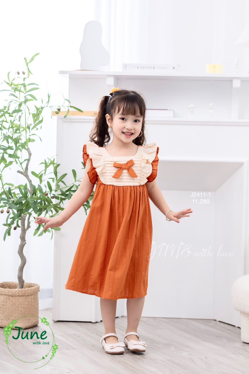 [NEW ARRIVAL]  ĐẦM BÉ GÁI BÈO XẾP LY Ở NGỰC CỰC SANG