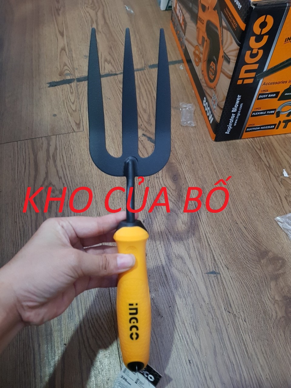 320mm Cây xới đất làm vườn INGCO HFTF38