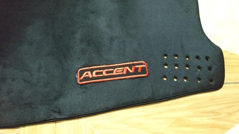 thảm taplo lông cừu theo xe accent