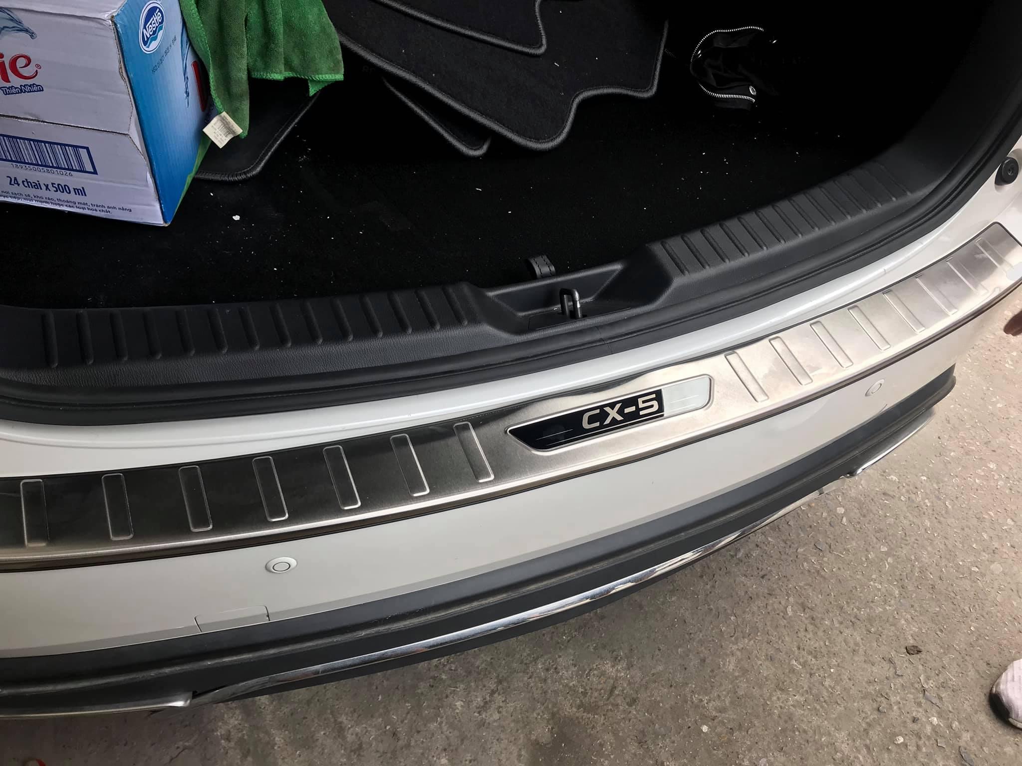 Chống trầy cốp miếng ngoài Mazda Cx5 2018-2021 mẫu inox