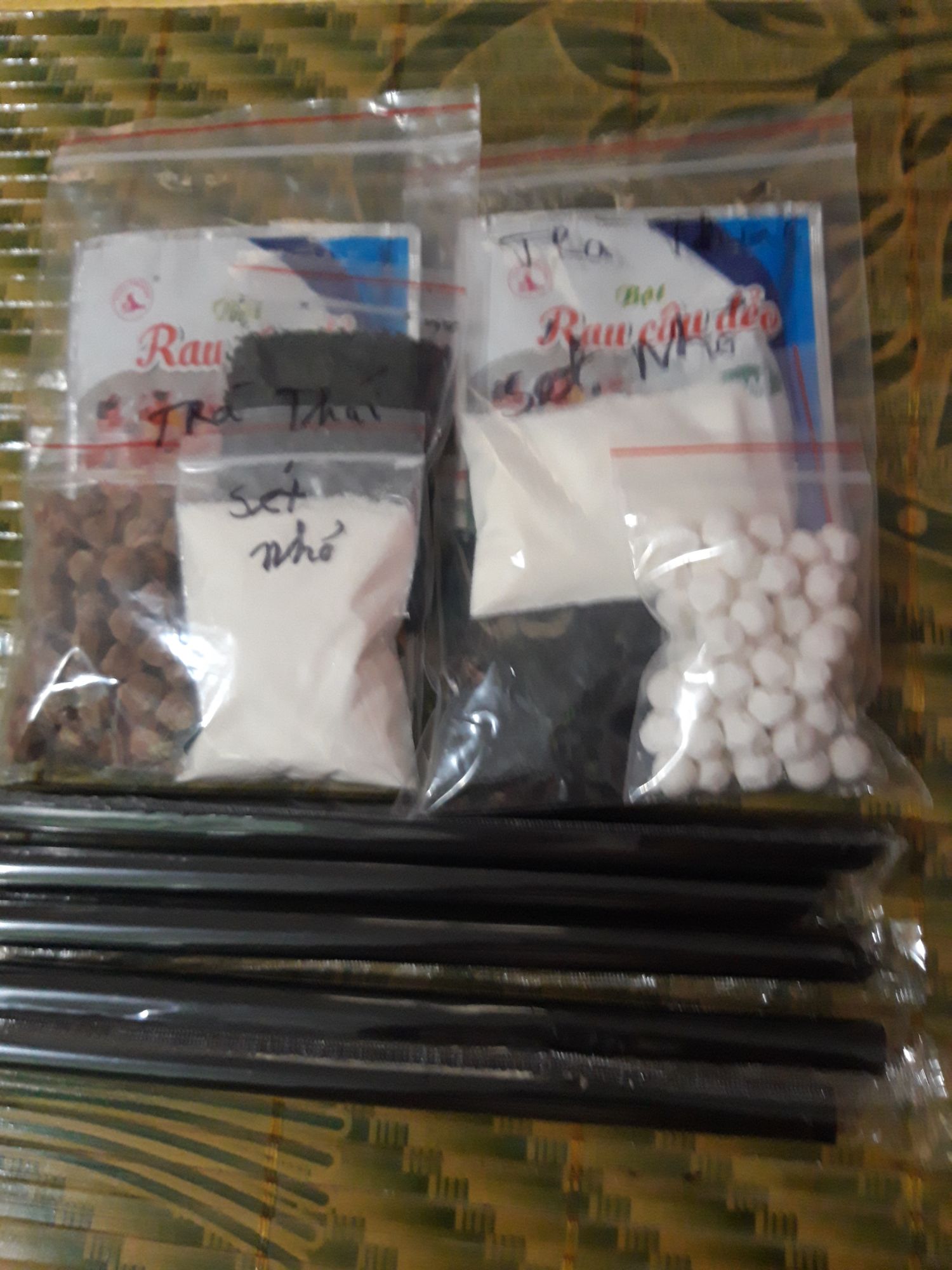 Com bo trà sữa Thái xanh (2 sét) tặng thêm 5 Ống hút