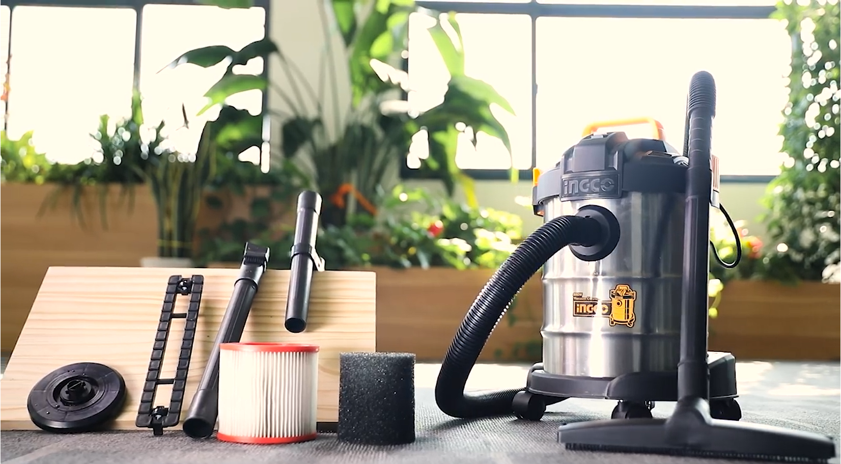Máy hút bụi 12 Lít 800W Ingco VC14122 ( hút khô & ướt )