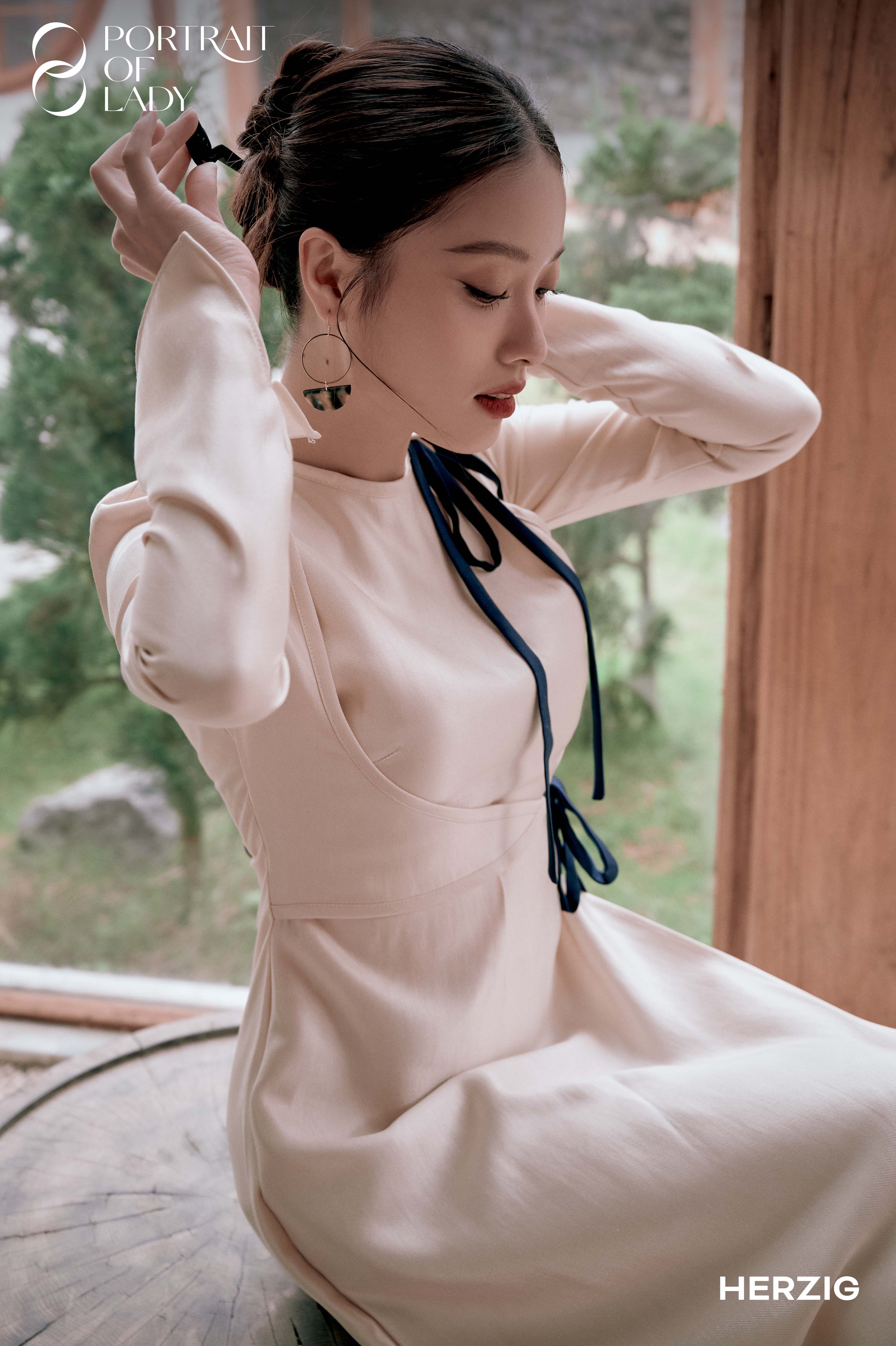 [HERZIG] Chân - Dung Áo dài thiết kế F319