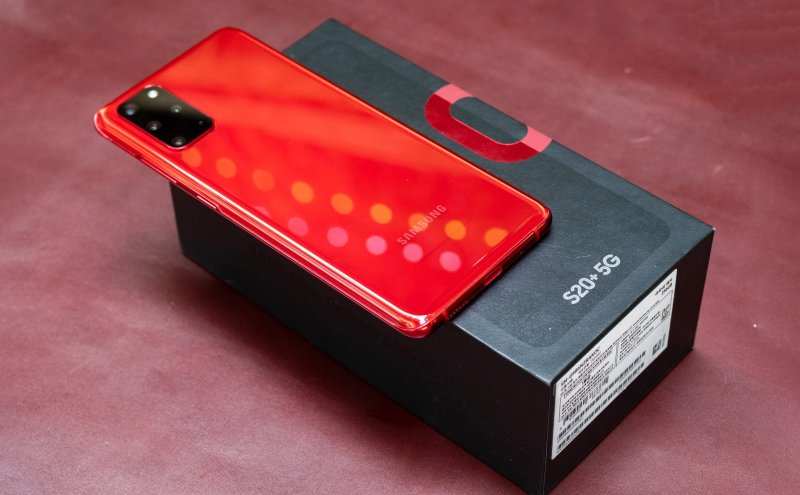 Điện thoại Samsung Galaxy S20 Plus 5G Màu Đỏ Jennie Red | Màn 120Hz, Ram 12GB, Chip Snapdragon 865 | Trả Góp 0% tại Playmobile