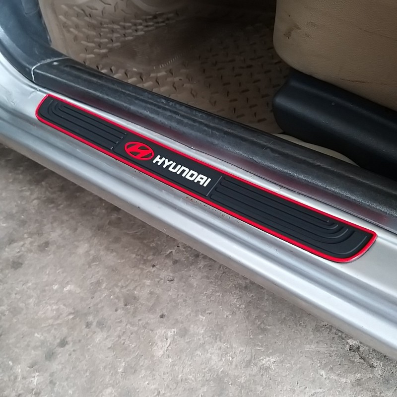 Bộ 4 Miếng Nẹp Bước Chân Bằng Cao Su Hãng HONDA Chống Trơn Trượt - Miếng Dán Chống Trầy Xước Bậc Cửa Lên Xuống Ô Tô - Có LoGo các hãng xe