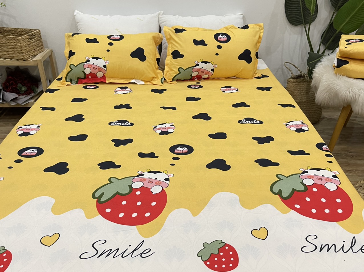 Set Ga Gối Mẫu Bò Sữa Dâu Vàng CHM45