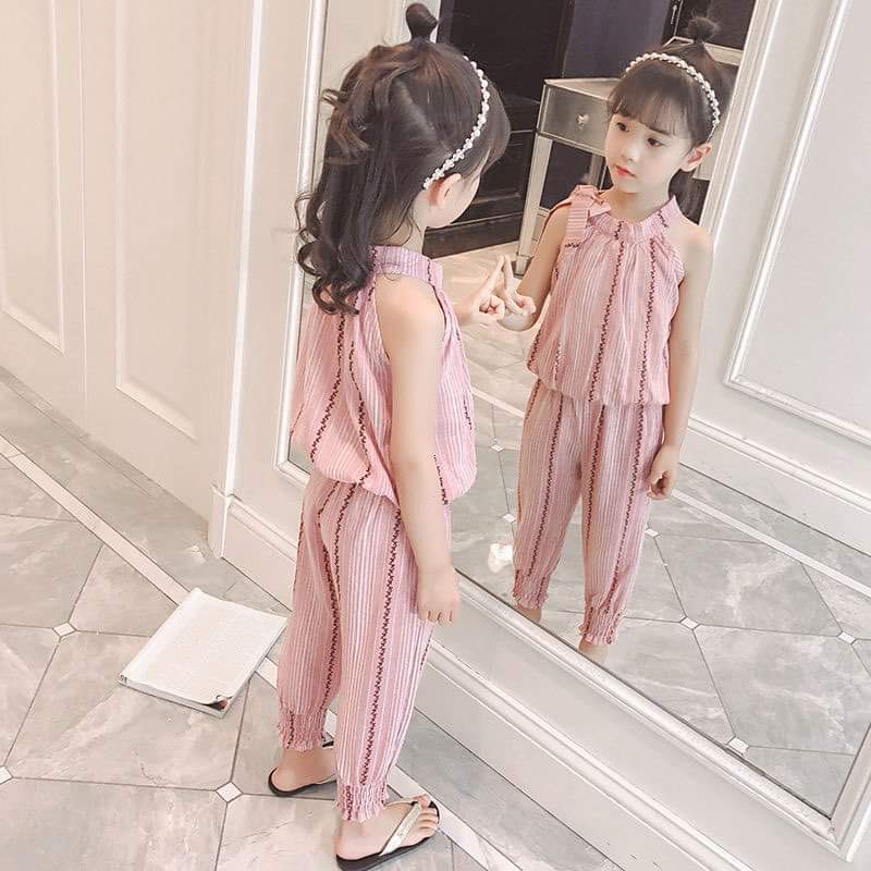 Bộ đồ hở vai thắt nơ dễ thương cho bé gái