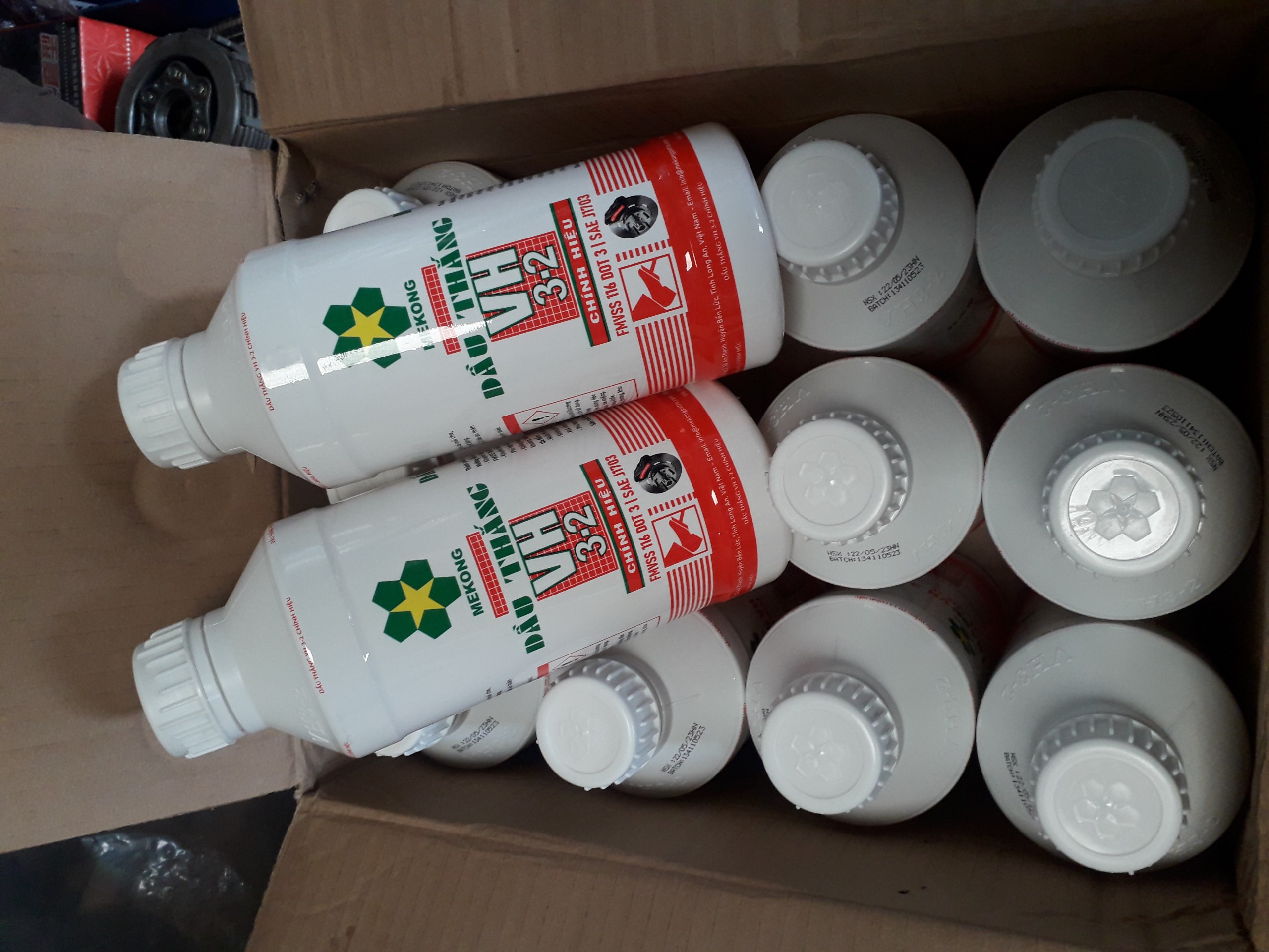 Dầu thắng VH 3-2 chính hiệu (chai 830 ml)