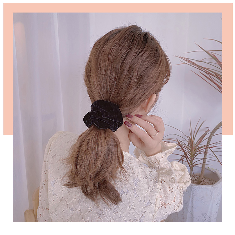 Cột tóc Scruchie nhung mịn Tiểu thư kiêu sa