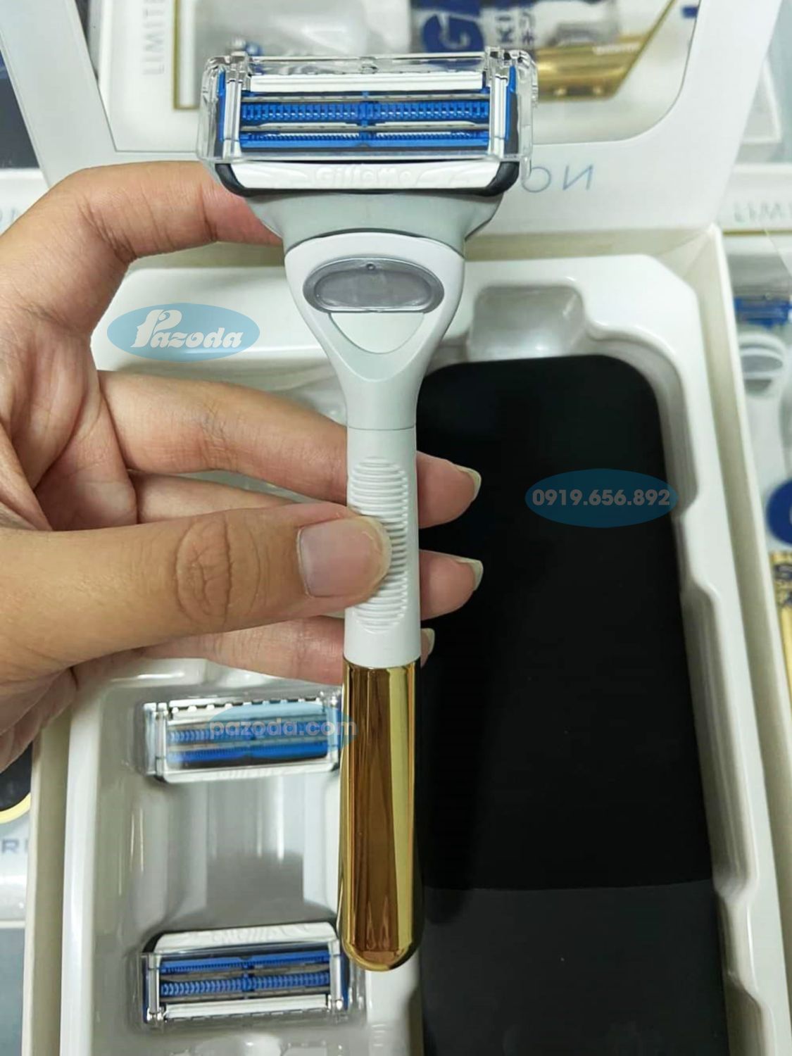Dao cạo râu Gillette Skinguard Limited Edition (1 tay cầm và 3 đầu cạo tối ưu cho da nhạy cảm)