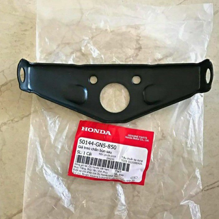Khung pass bắt treo nhựa đuôi ,chắn bùn xe DREAM zin honda