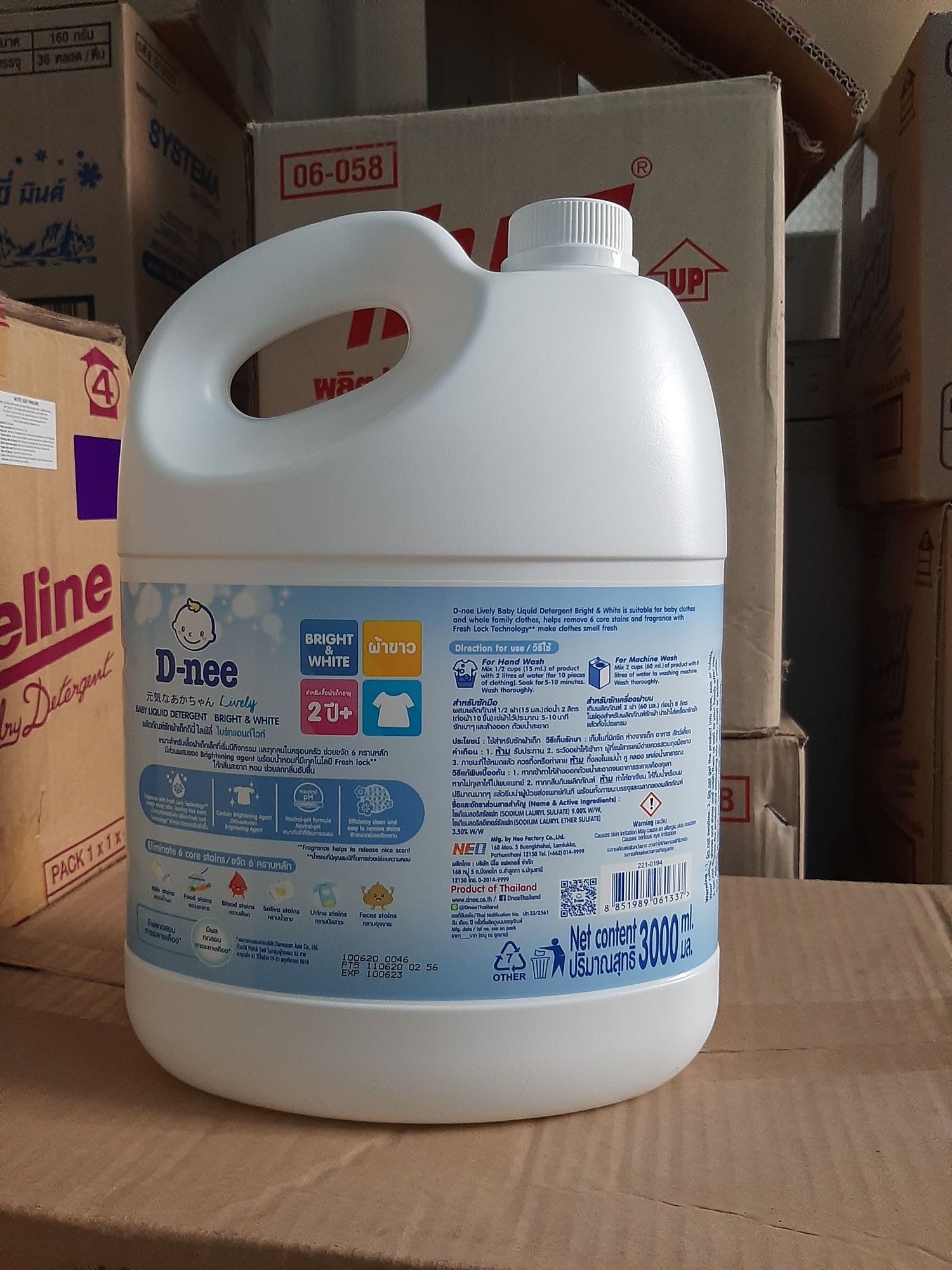 Nước giặt xả D nee trắng can 3000ml Thailand