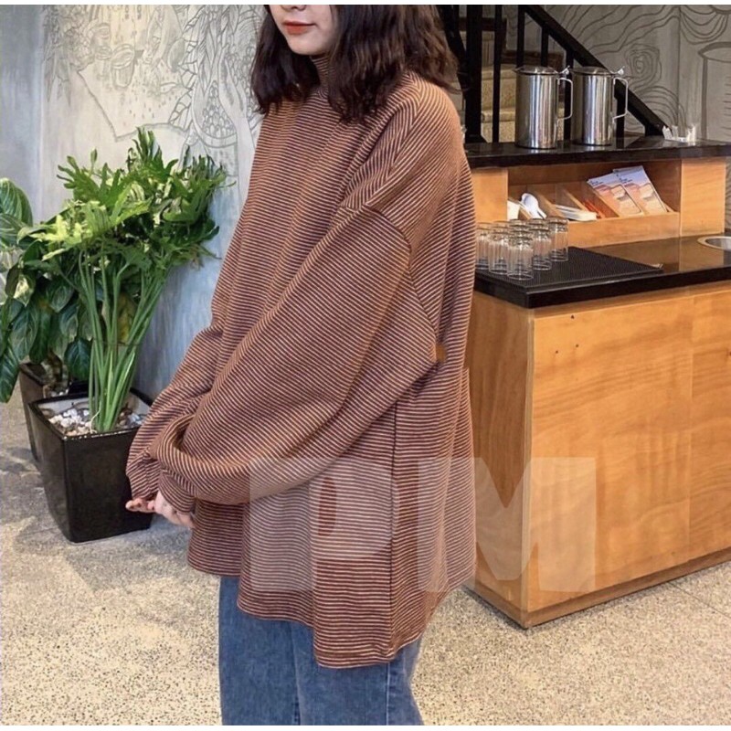Áo nỉ kẻ cổ lọ tay bom