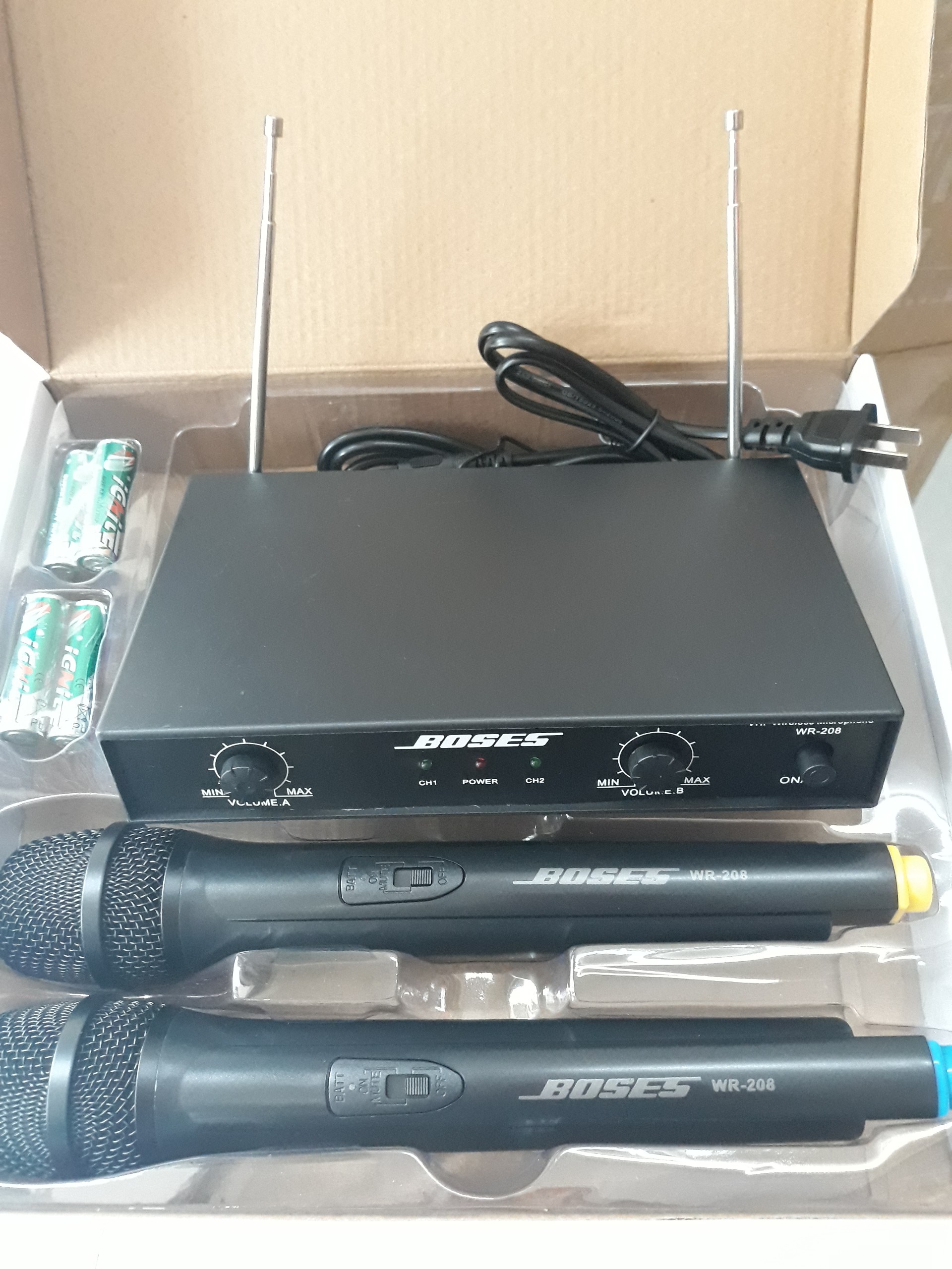 Bộ Micro Không Dây Karaoke WR-208