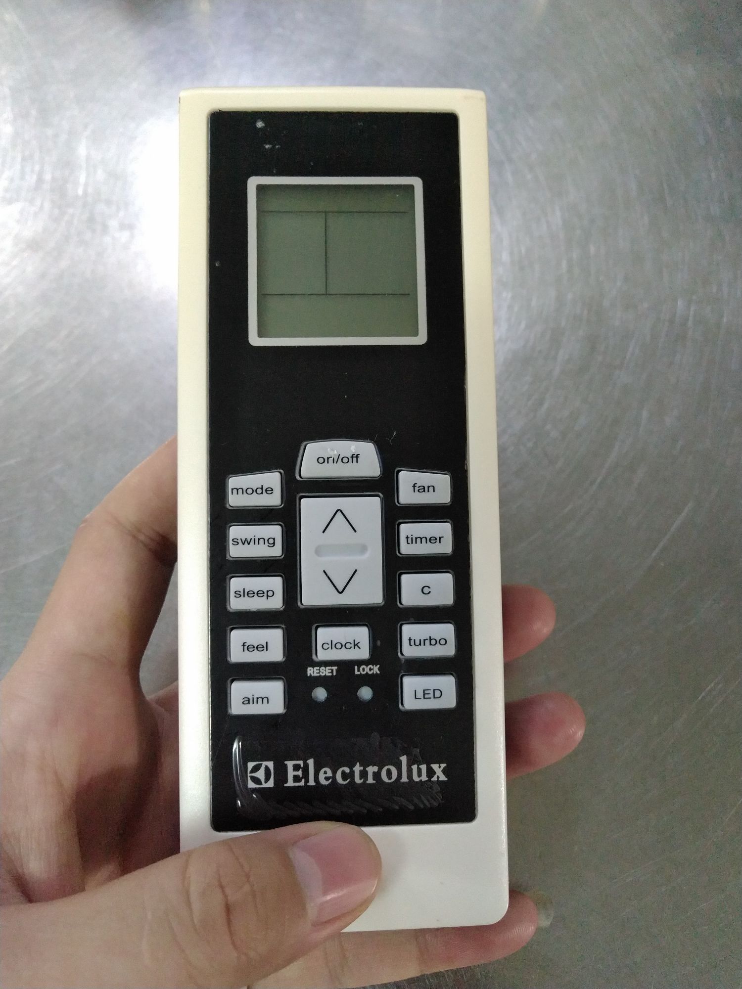 remote điều khiển máy lạnh electrolux (mặt đen, loại tốt)