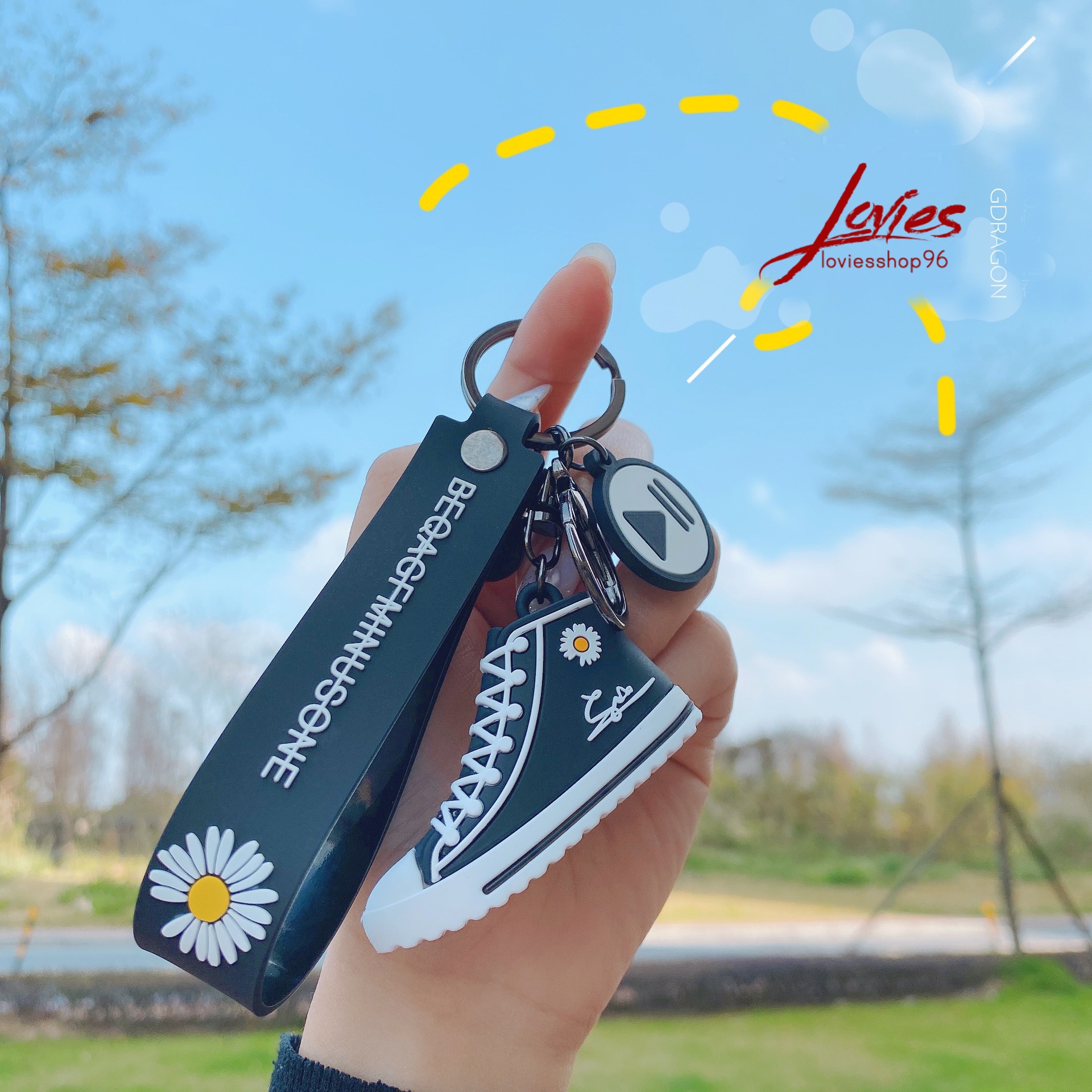 Móc khoá chiếc giày bông cúc GD siêu hot