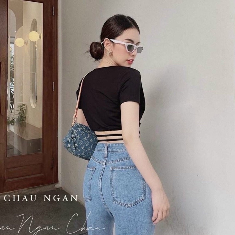 Áo kiểu khoét ngực cột dây mặt được hai kiểu