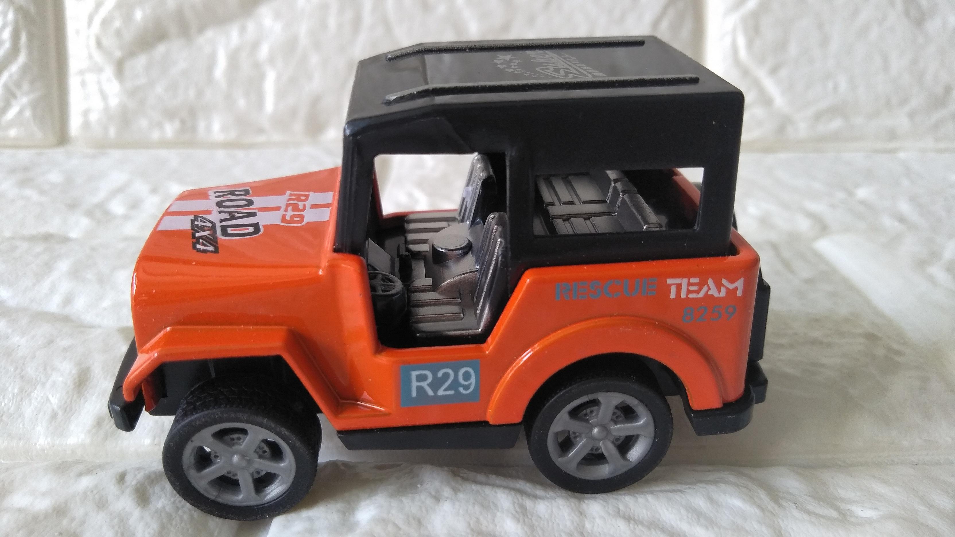 [HCM]ĐỒ CHƠI  XE JEEP BẰNG SẮT CHO BÉ 4 CHIẾC