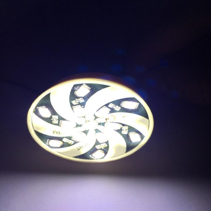 Đèn LED hậu chớp nháy lốc xoáy ( màu trắng )