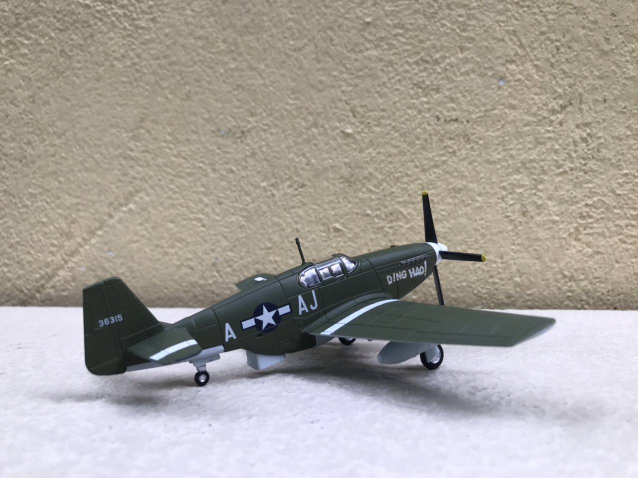 Mô hình Máy bay Tiêm kích P-51B Mustang 1:72