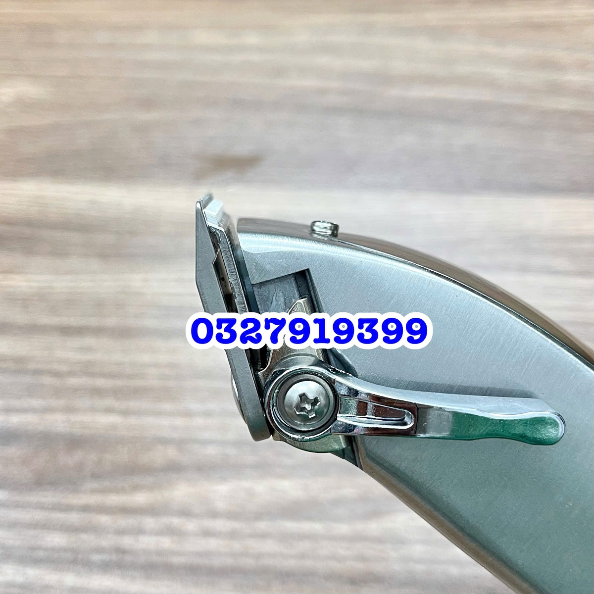 Andis Tông Đơ Cắt Tóc Cao Cấp M9 - Cốc Sạc, Lưỡi Thép Sắc Bén, Màn Hình LCD Báo Pin, Thời Gian Sử Dụng 3 Giờ