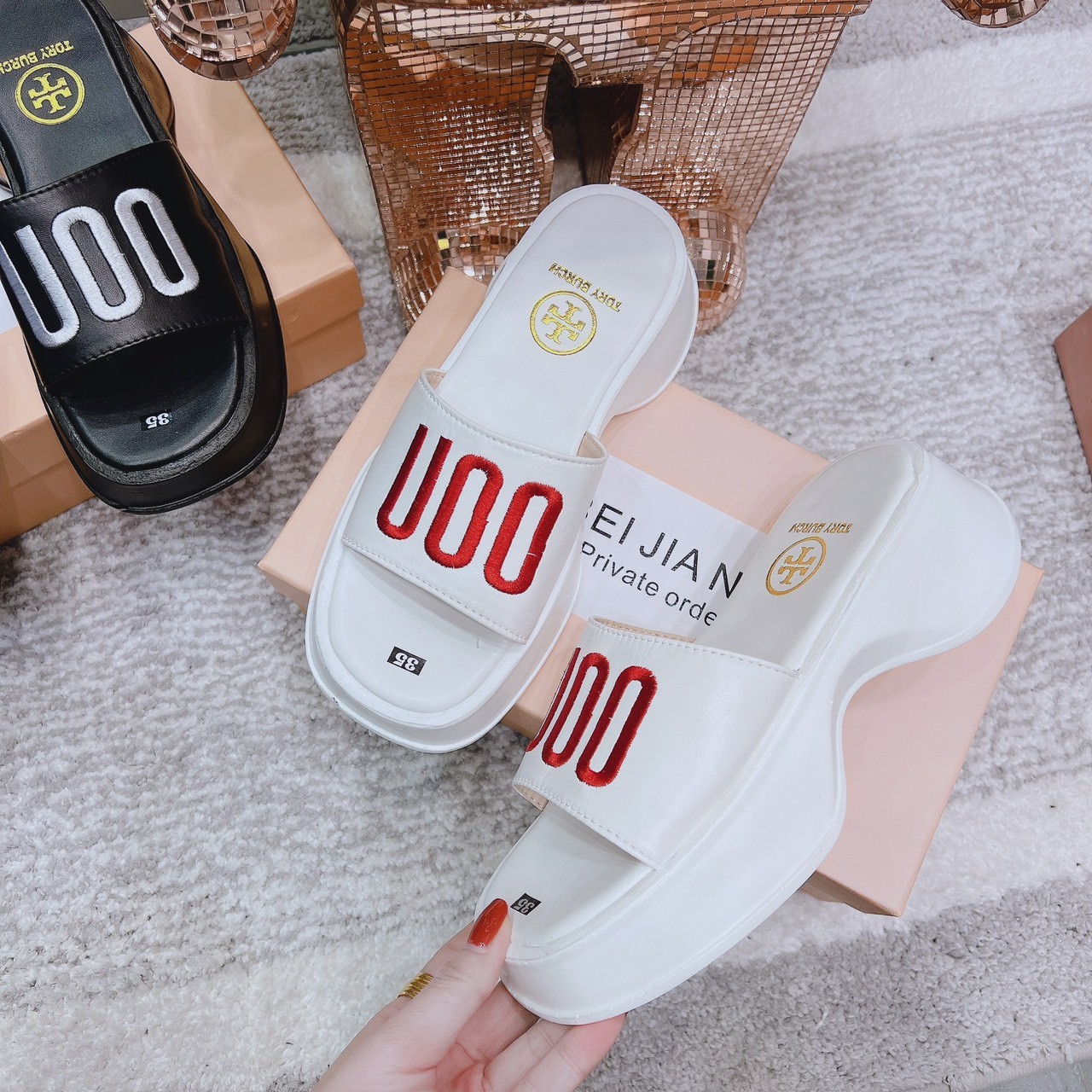 Dép nữ đế đúc bản to quai ngang siêu đẹp, thêu nổi UOO siêu đỉnh