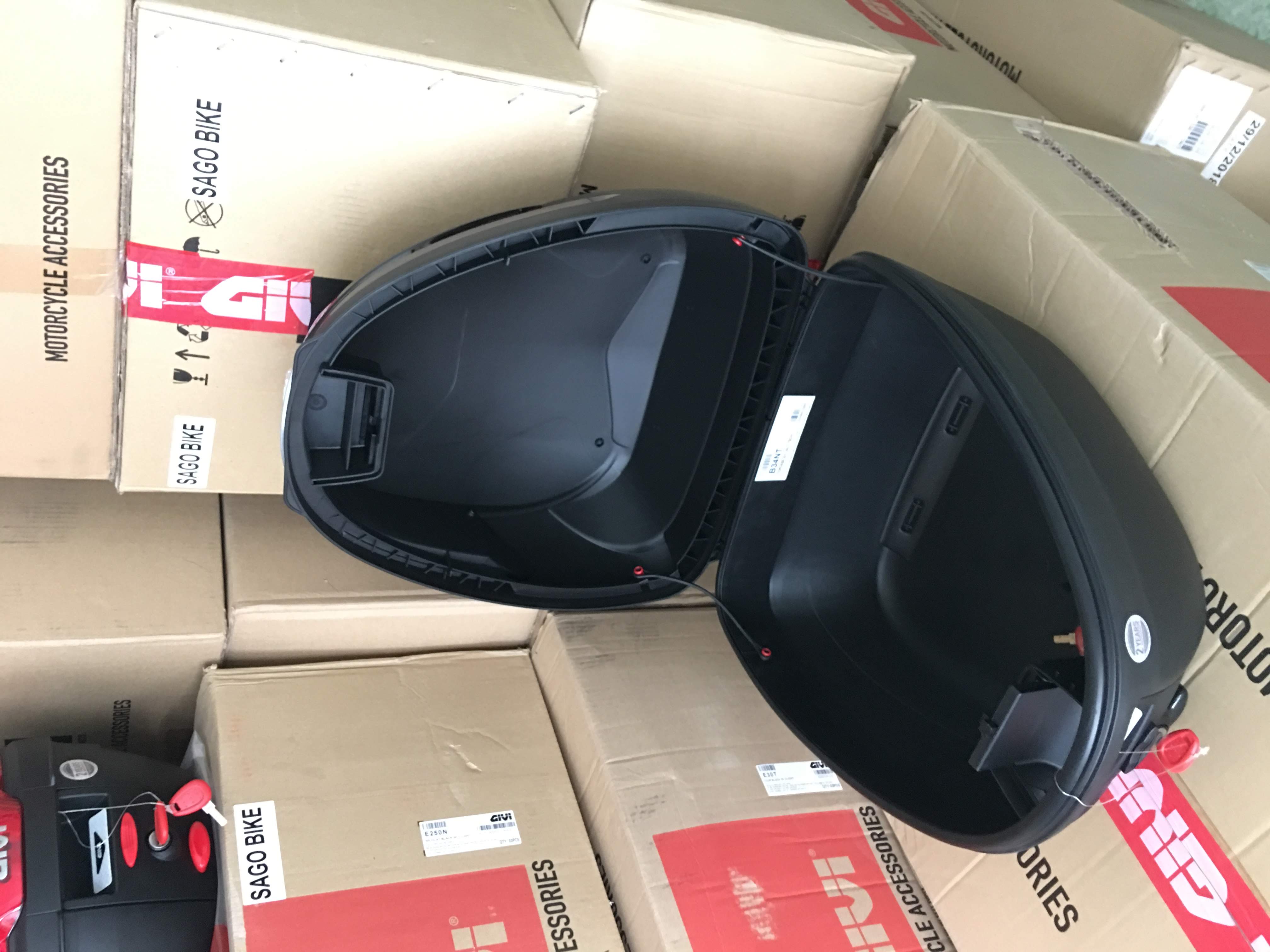 [HCM]Thùng givi B34NT lắp cho xe SH