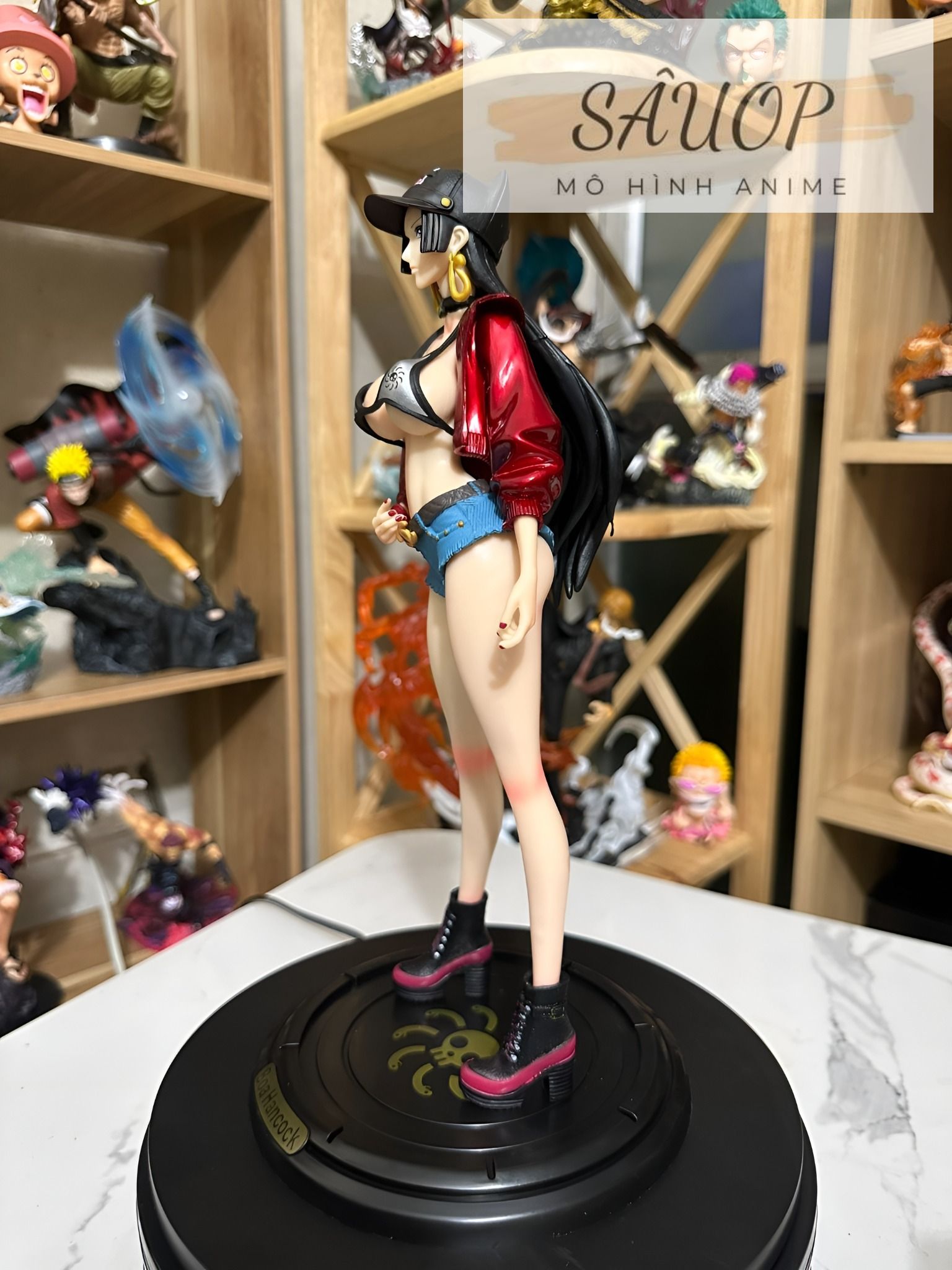 (Mô hình One Piece) Boa Hancock trong trang phục cá tính hiện đại (Cao 33cm)
