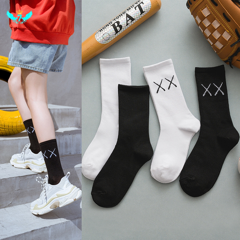 Women's street socks polyester cotton long tube socks wild breathable sports black and white YIDA