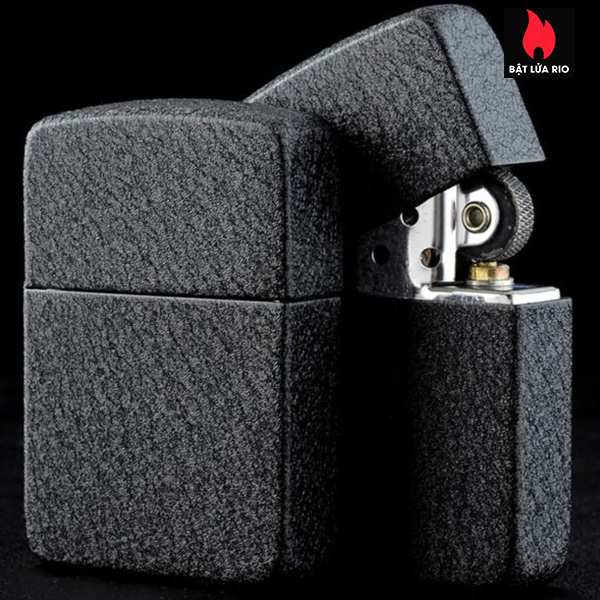 Bật lửa Zippo 28582 - Zippo 1941 Rep Black Crackle Lighter