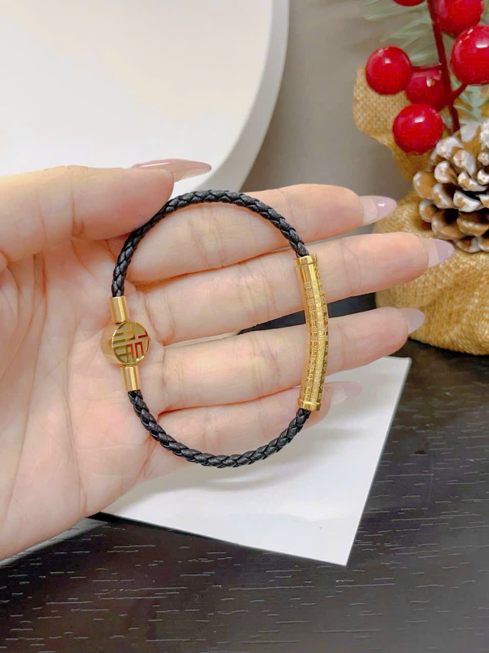VÒNG TAY CHỈ ĐỎ/ĐEN TITAN MAY MẮN