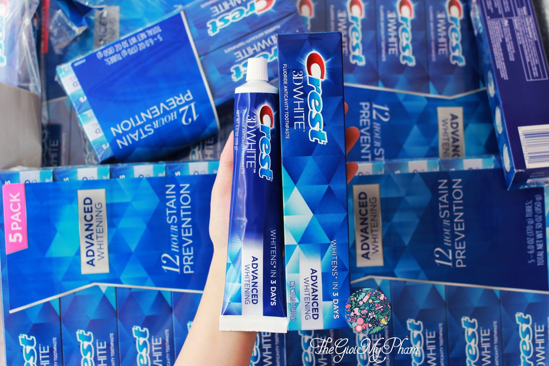 KEM ĐÁNH RĂNG CREST 3D WHITE TOOTHPASTE 147Gr