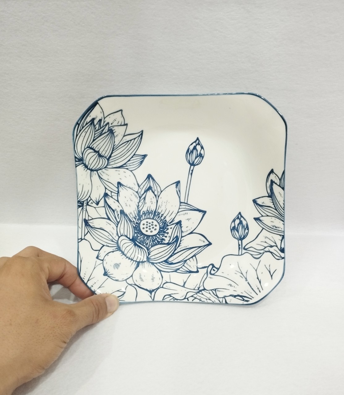 Dĩa sứ vuông hoa sen 8 inch, dĩa lót chén 15cm