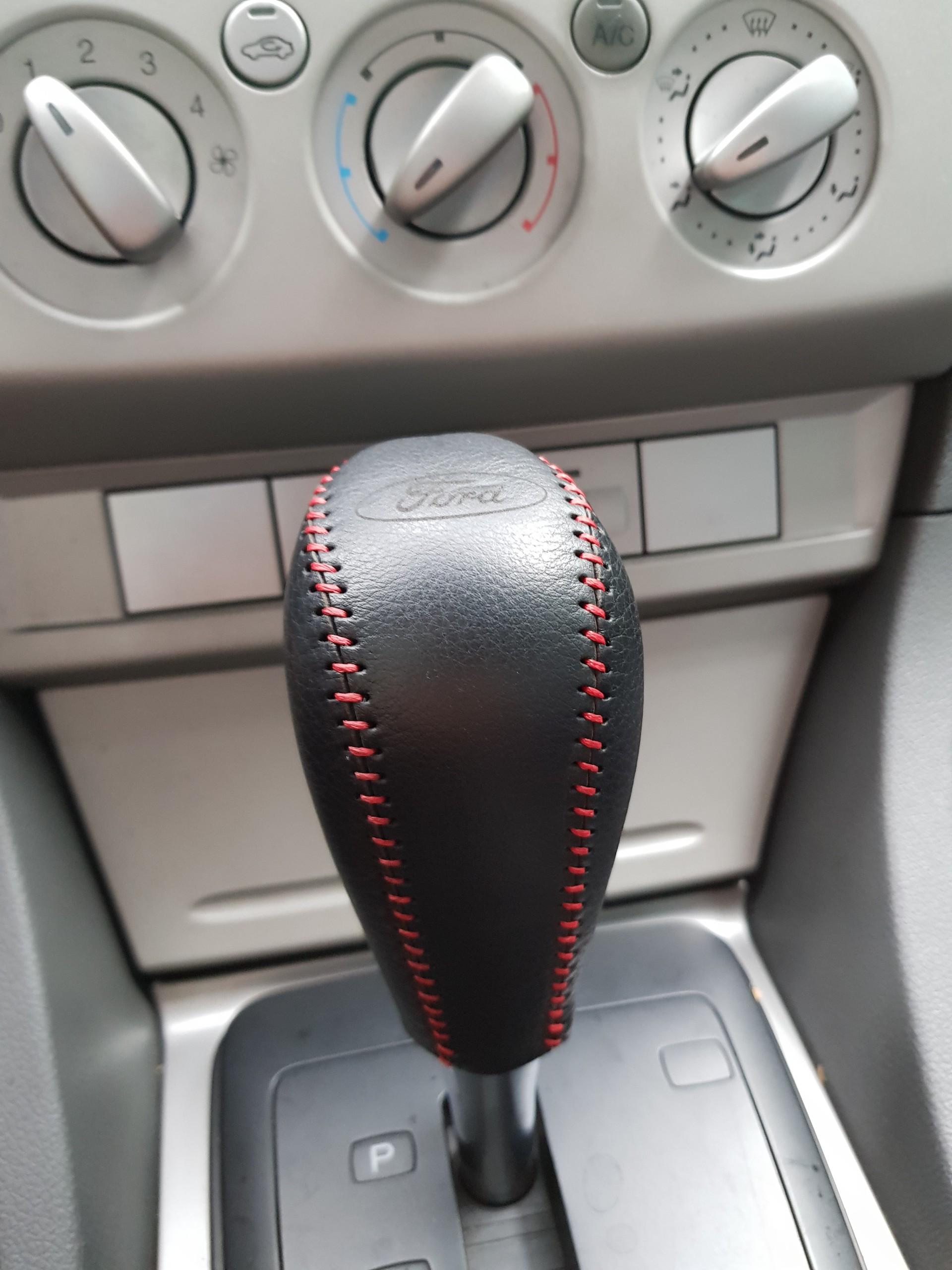 Bọc da cần số Ford Focus số tự động