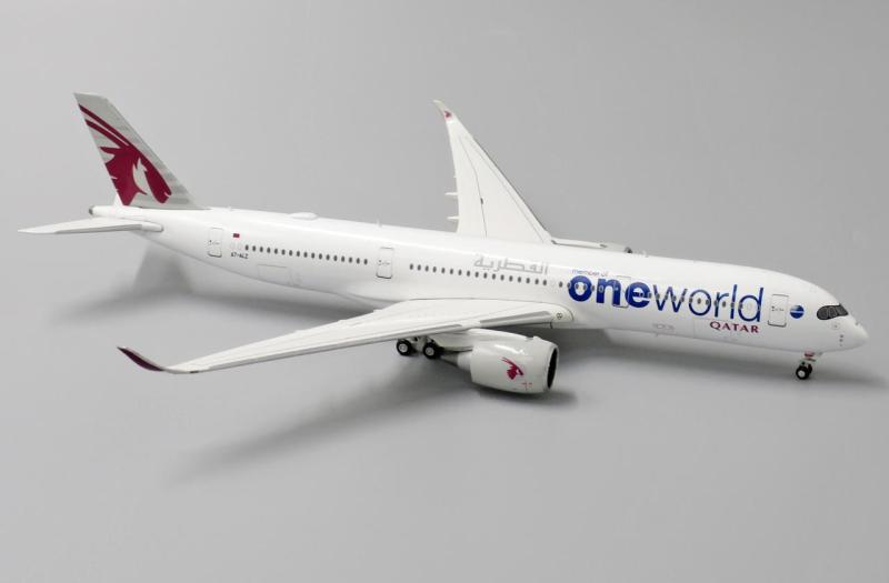 Mô hình máy bay Airbus A350-900 XWB Qatar One World Lively tỉ lệ 1:400