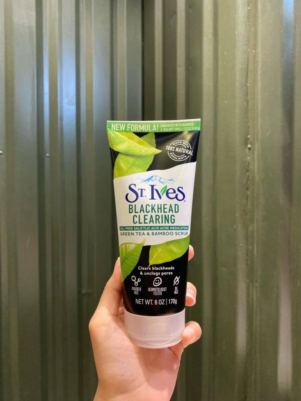 Tẩy Tế Bào Chết St.Ives Blackhead Clearing Green Tea Scrub