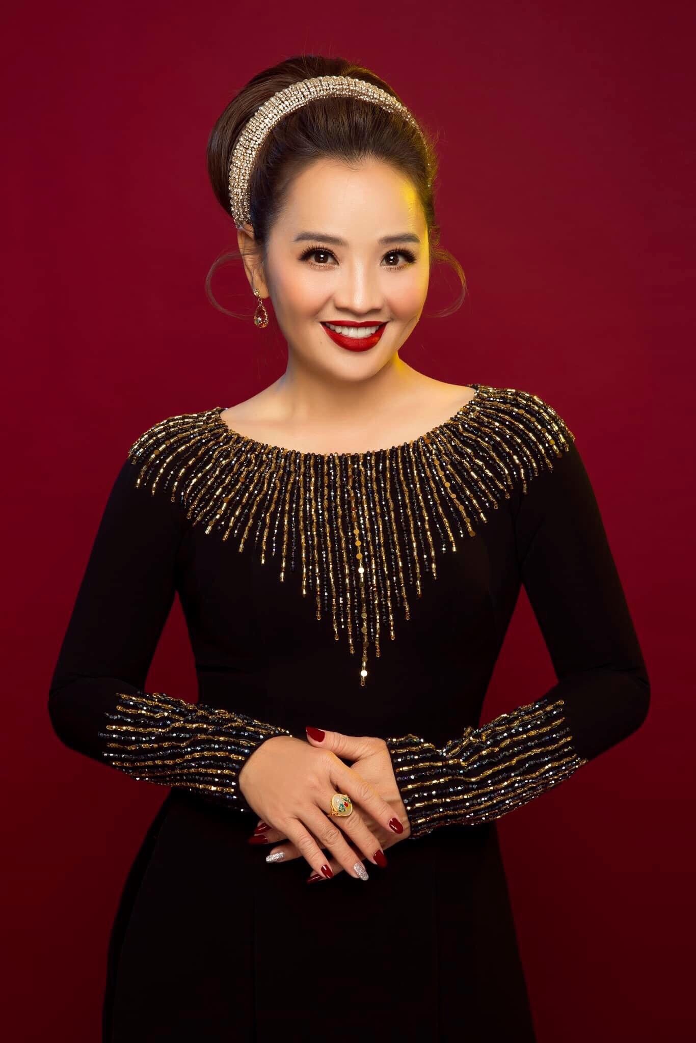 Áo dài trung niên cho mẹ mặc sui gia sang trọng