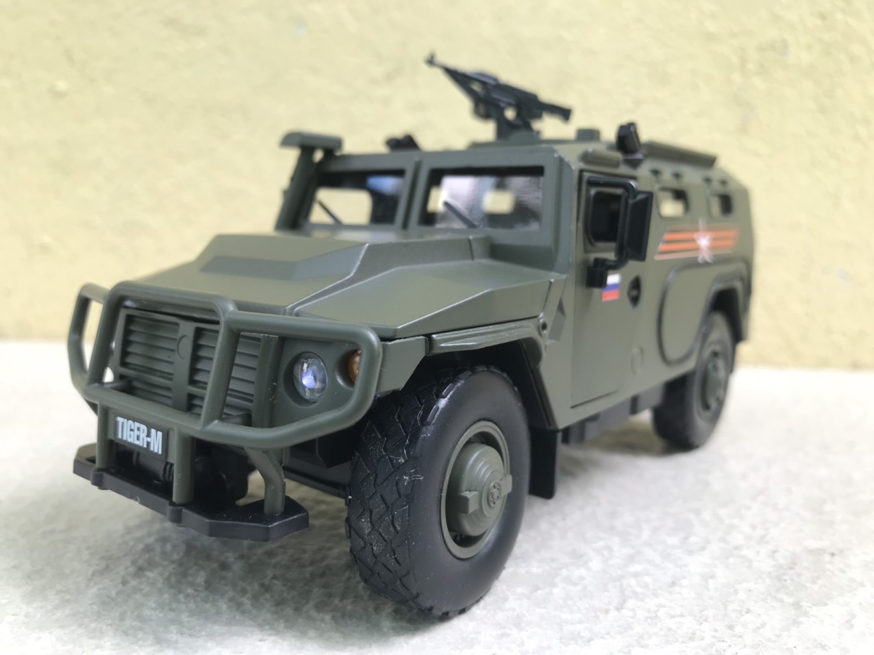 Mô hình xe quân sự tiger m nga 1:32